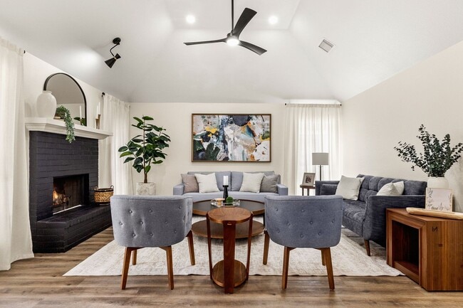 Building Photo - Stylishly Updated Living in the Heart of N...