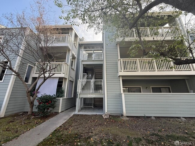Building Photo - 3660 Knollwood Terrace