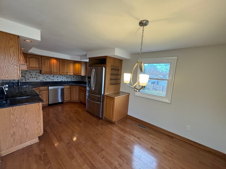 Building Photo - 4000 Marlton Cir