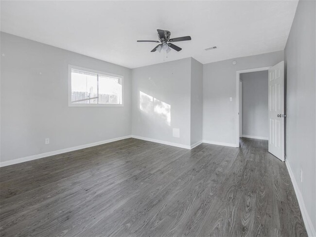 Building Photo - 3810 Lehall St