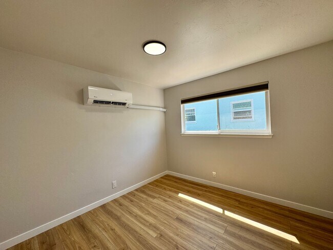 Building Photo - Adorable Newley Remodeled Home Available Now in Sacramento!