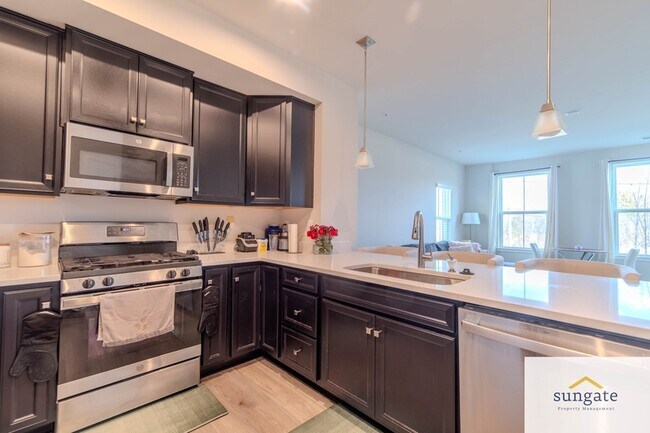 Building Photo - 100 Matisse Pl