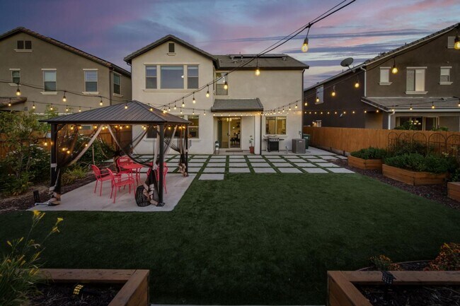 Building Photo - Copper River Canvas on the Bluffs! 4B/3BA ...
