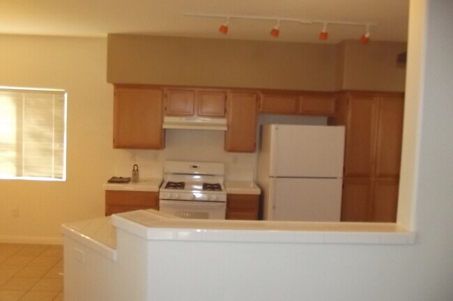 Building Photo - 1050 E Cactus Ave