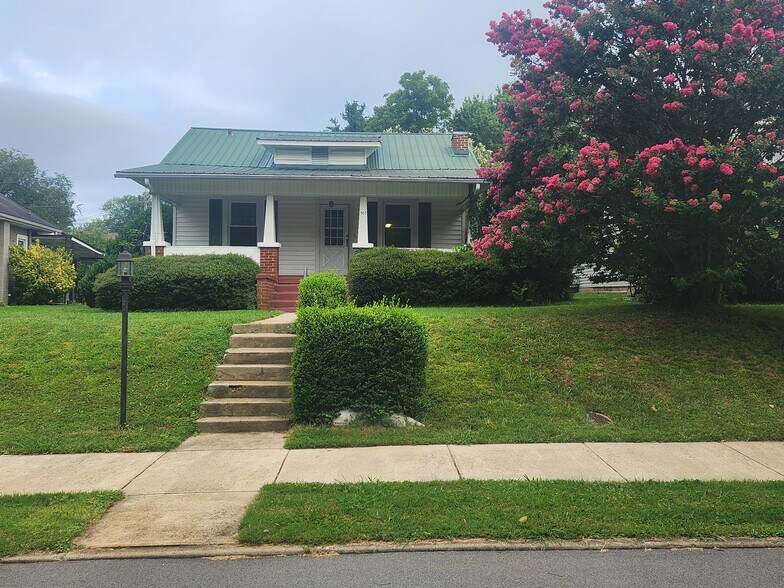 Primary Photo - 907 E Holston Ave