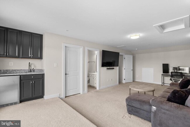 Building Photo - 9134 Kenway Ln