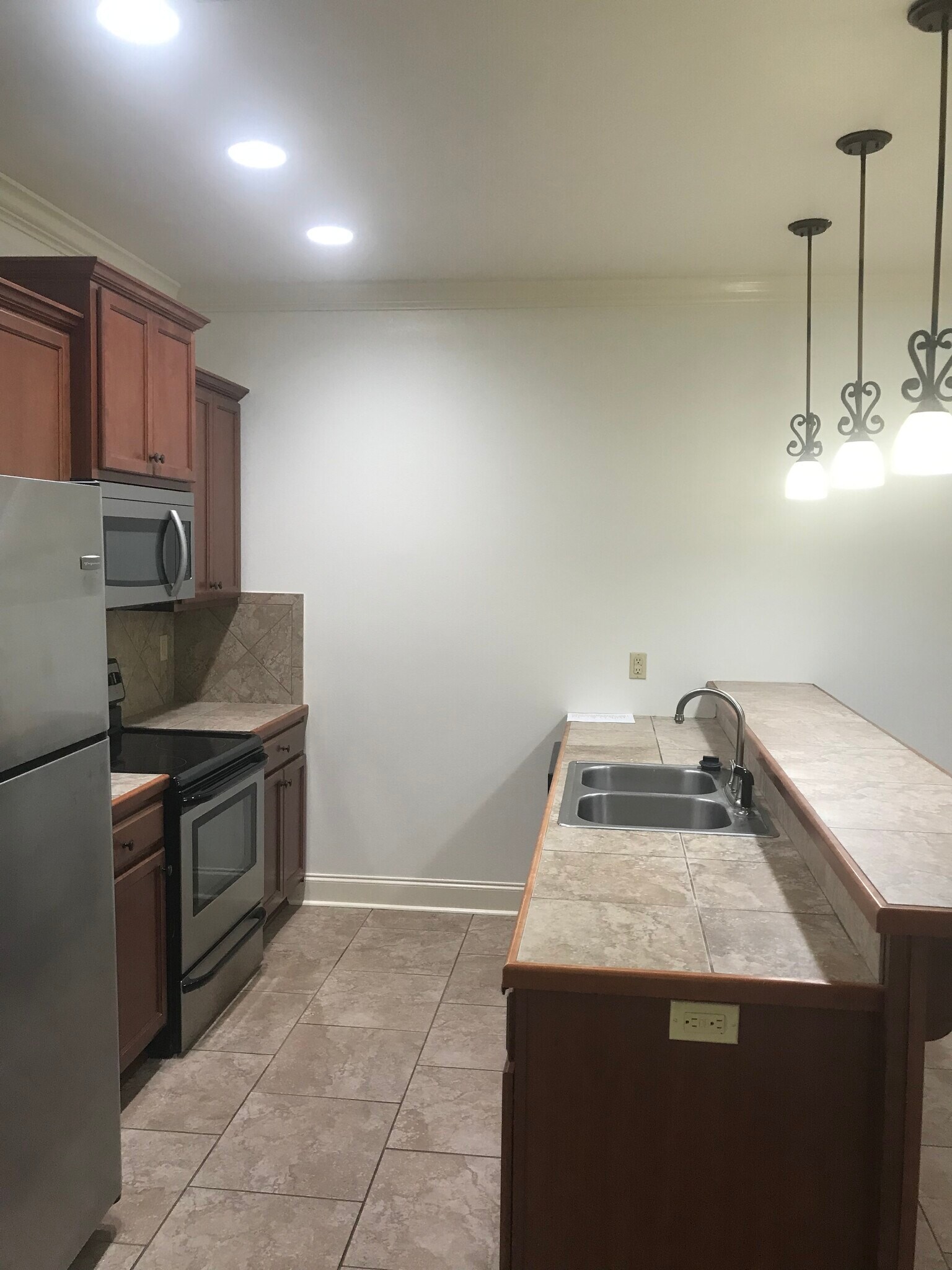 Kitchen - 37150 Woodgate Ave