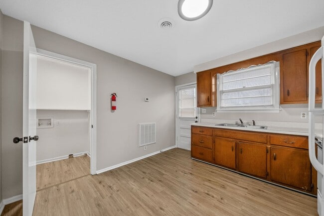 Building Photo - 125 Tandy Dr