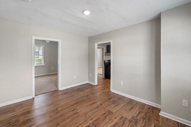 Building Photo - Bright & Stylish 3-Bedroom Home Near Downtown Savannah