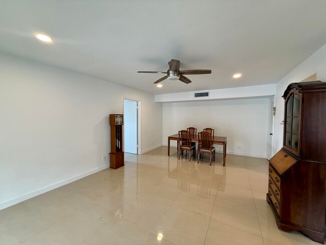 Building Photo - 514 Piedmont K