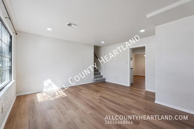 Building Photo - 1800 Ina Mae Ave