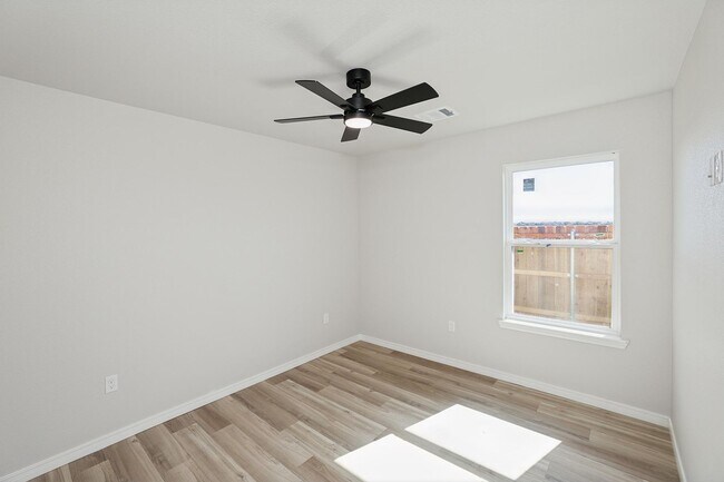 Building Photo - 8910 Oakleaf Ct
