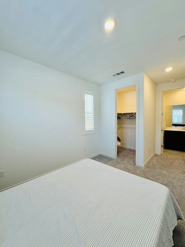 Building Photo - 5473 Guenoc Valley Ln