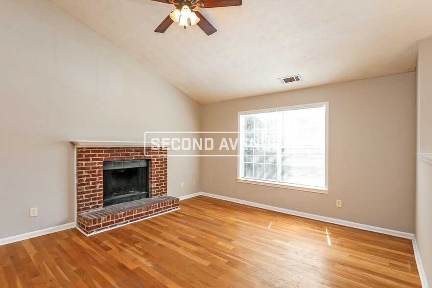 Building Photo - 697 Melrose Trce NE