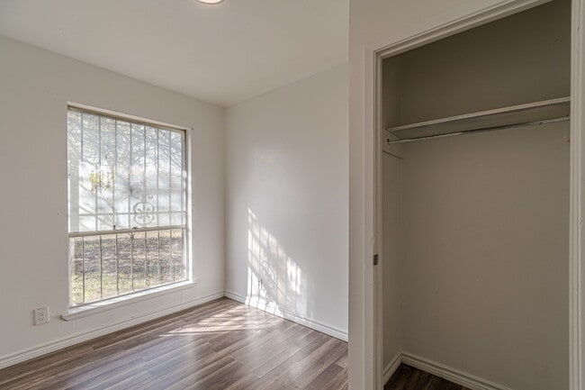 Building Photo - 6142 Lawn Valley Dr