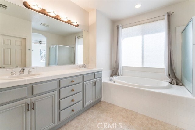 Building Photo - 4108 Club Vista Dr