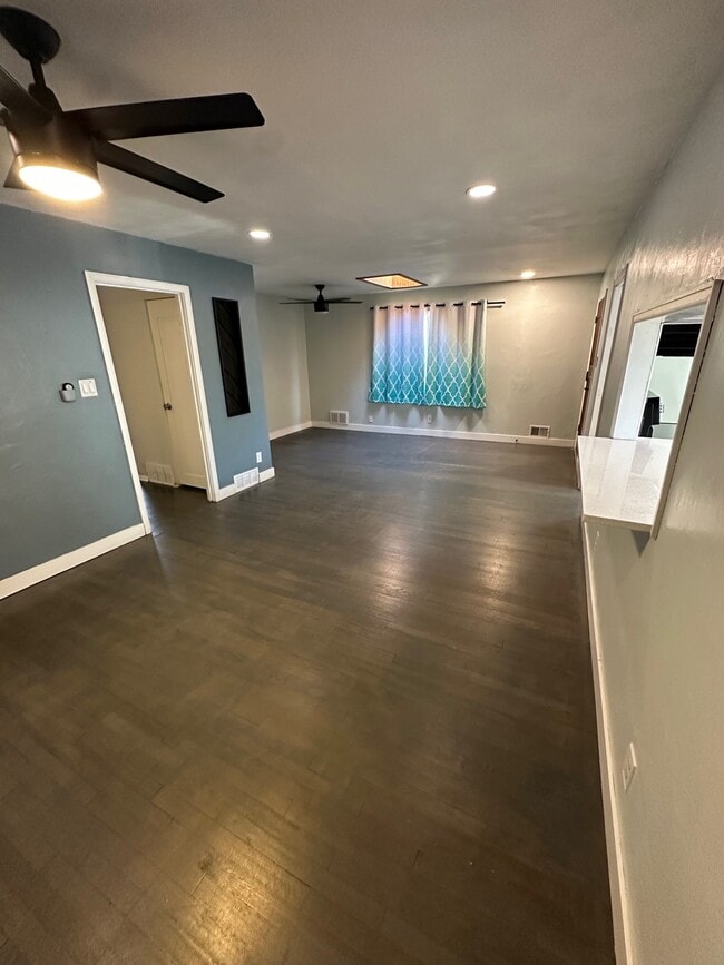 Building Photo - 1325 S Utica St