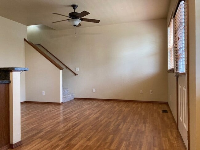 Building Photo - Charming 3 Bedroom 2.5 Bathroom Home