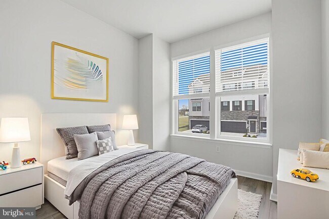 Building Photo - 332 Ensemble Wy