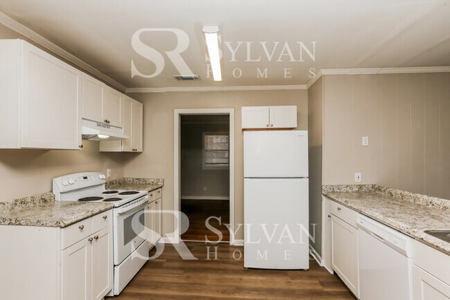 Building Photo - Feel welcome in this well-maintained 3BR 2BA