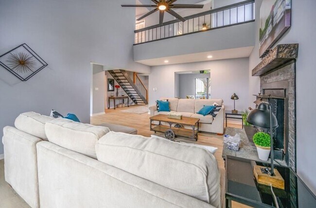 Building Photo - Fully renovated 4BR, 2.5BA home in the highly desired Great Neck Meadows!