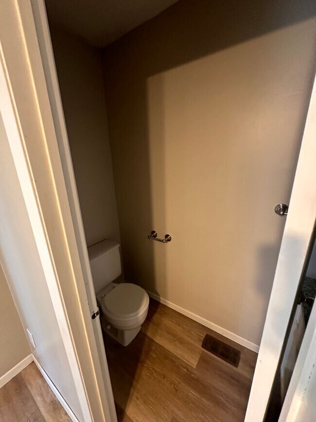 Building Photo - $1195 - 3 bedroom/ 2.5 bathroom - Townhome...