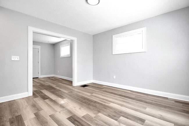Building Photo - Beautifully Updated 3-Bedroom Home Near Do...