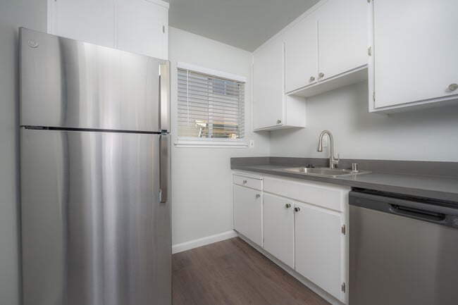 Primary Photo - Parkview Apartments