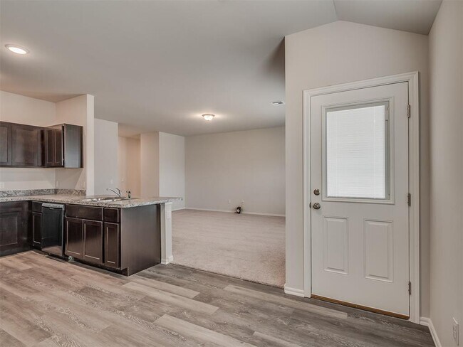 Building Photo - 1009 S Colt Ln
