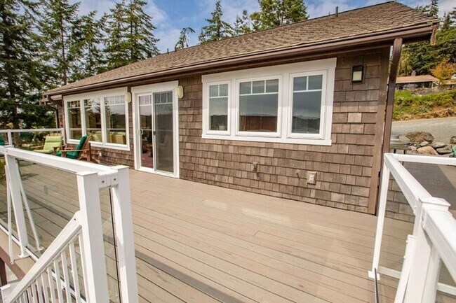 Building Photo - Furnished Greenbank Home with Water View and Bocce Ball!