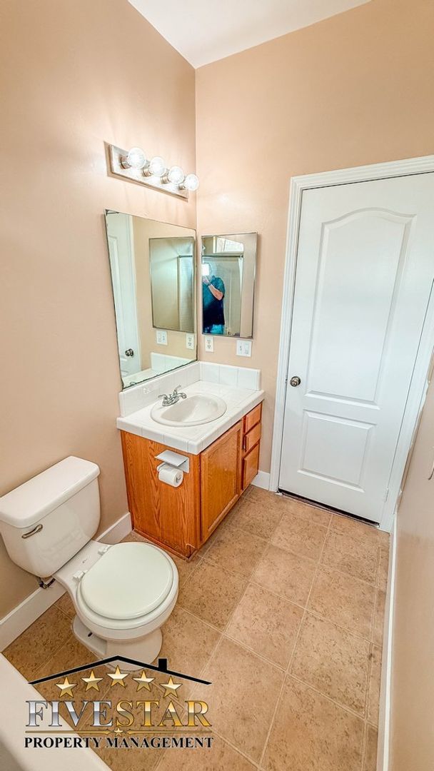 Building Photo - 1733 Pyxis St