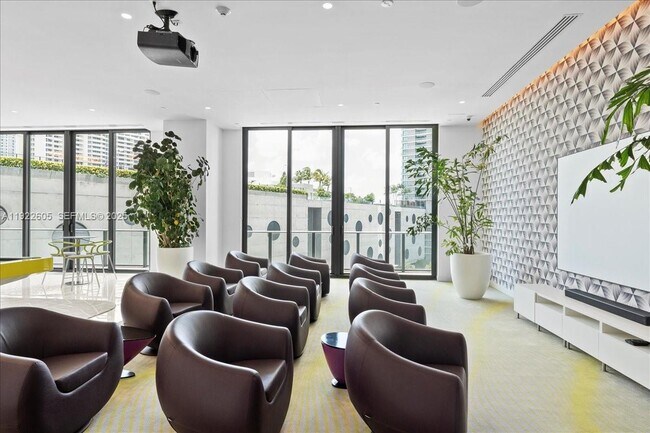 Building Photo - 501 NE 31st St