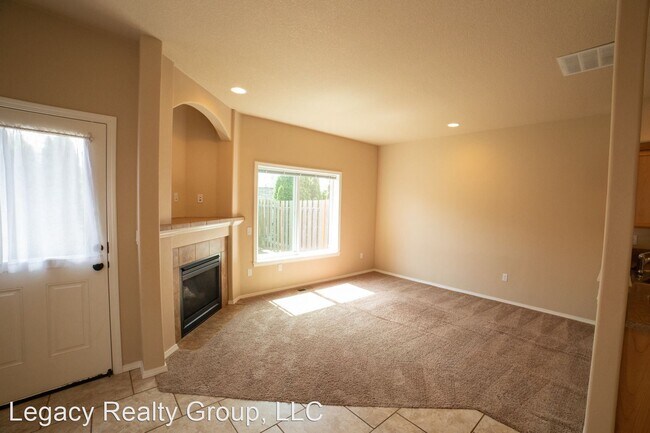 Building Photo - 3 br, 2.5 bath House - 875 NW 1ST AVE