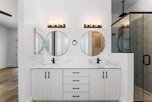 Building Photo - 4145 E Campbell Ave