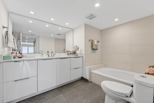 Building Photo - 4301 N Ocean Blvd