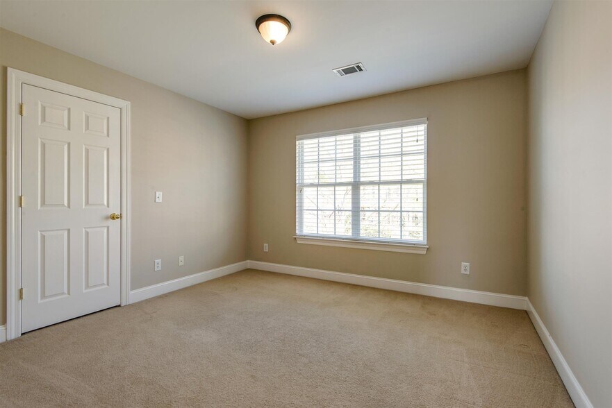 Building Photo - 1265 Bridgeton Park Dr
