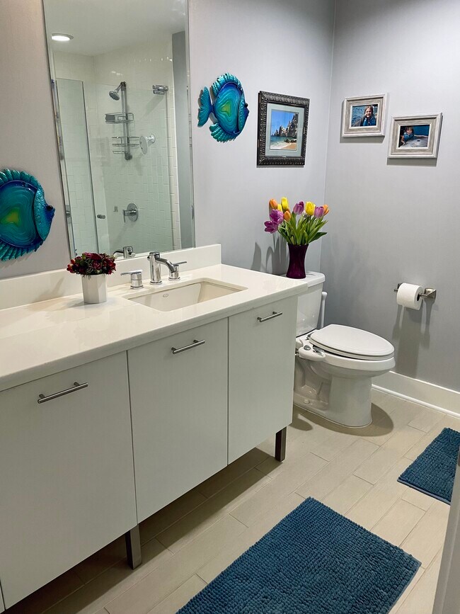 Main Bathroom - 603 Davis St