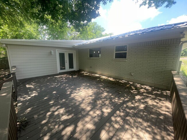 Building Photo - 1409 N Blair St