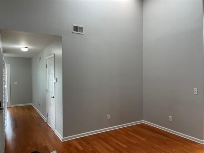 Building Photo - 2335 Gateview Ct