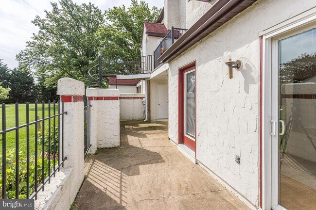 Building Photo - 2A Queen Victoria Ct
