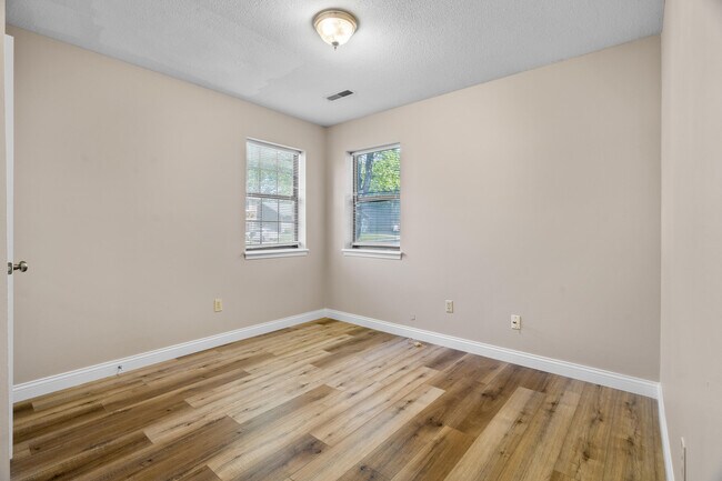 Building Photo - 3609 Madera Dr