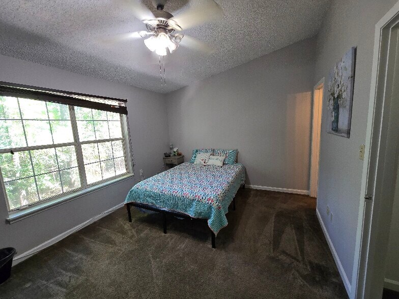 Primary Photo - 2325 Parrot Ln