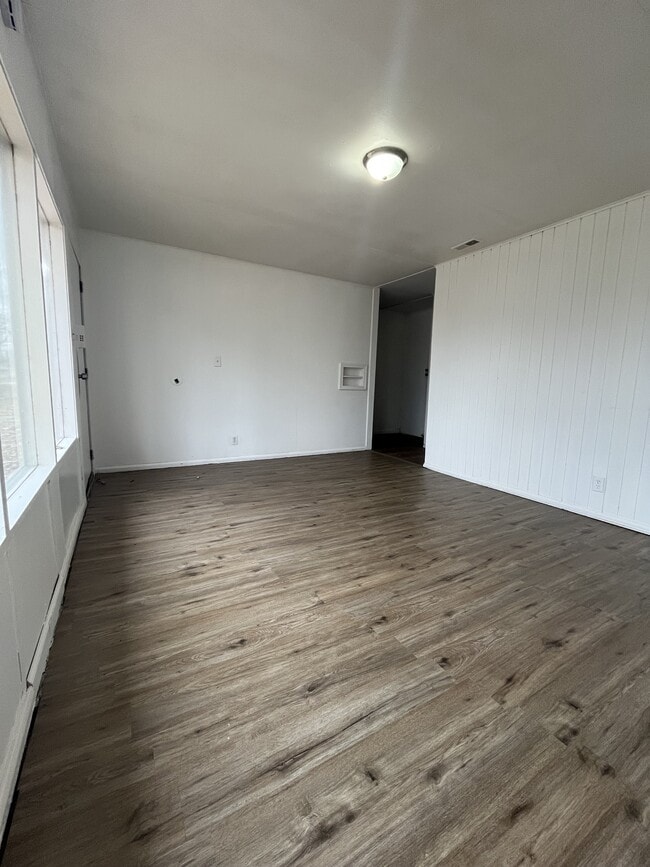 Building Photo - 111 St Thomas Ln