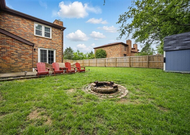 Building Photo - Beautiful 2 Bedroom 1.5 Bathroom Duplex