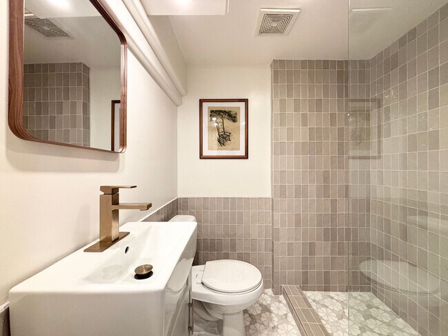 Building Photo - Gorgeous Sugarhouse Remodel!