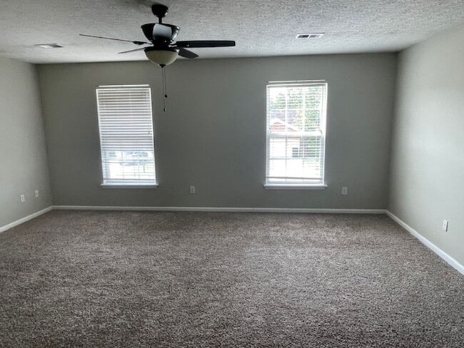 Building Photo - 10618 Irvin Pines Dr