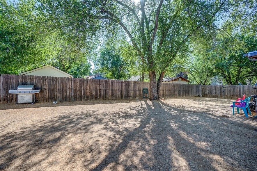 Building Photo - 555 Dameron Dr