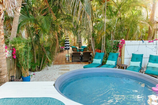 Building Photo - 519 28th St