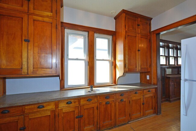 Building Photo - 3029-3031 Chicago Ave