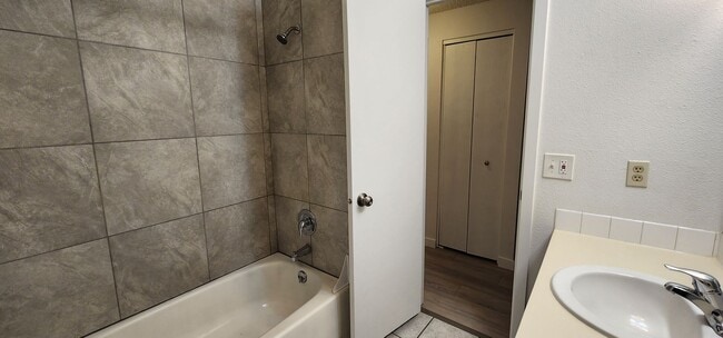 Building Photo - Adorable 2 Bed, 1 Bath in Medical Lake!